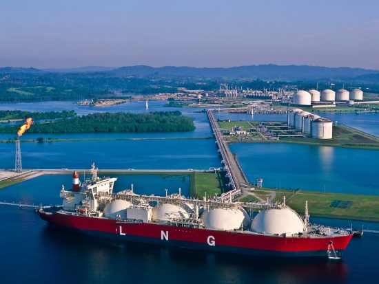 Los economistas recomiendan reducir la dependencia español del gas natural licuado. Firma: Industry Talks