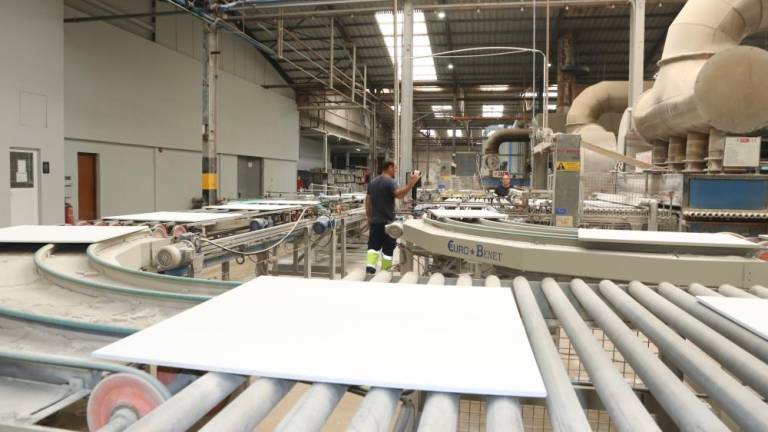 Planta de fabricación de cerámica en la Comunidad Valenciana