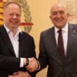 El alcalde de Valladolid, Jesús Julio Carnero, y el presidente de INOBAT, Andy Palmer