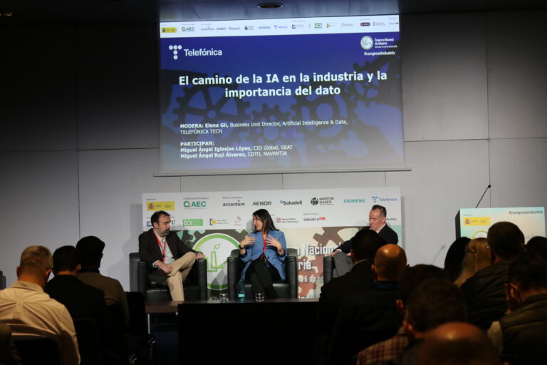 La mesa redonda 'El camino de la IA en la industria y la importancia del dato'