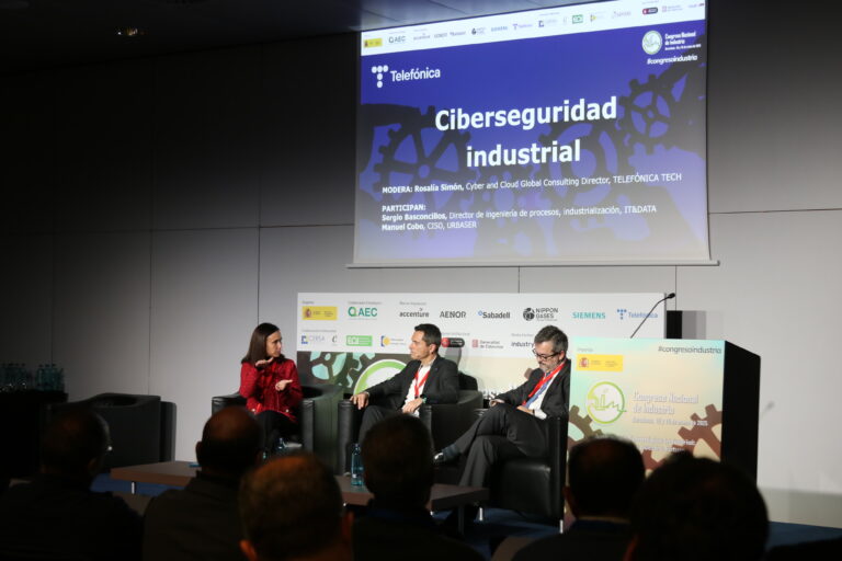 La mesa redonda 'Ciberseguridad industrial' celebrada durante el Congreso