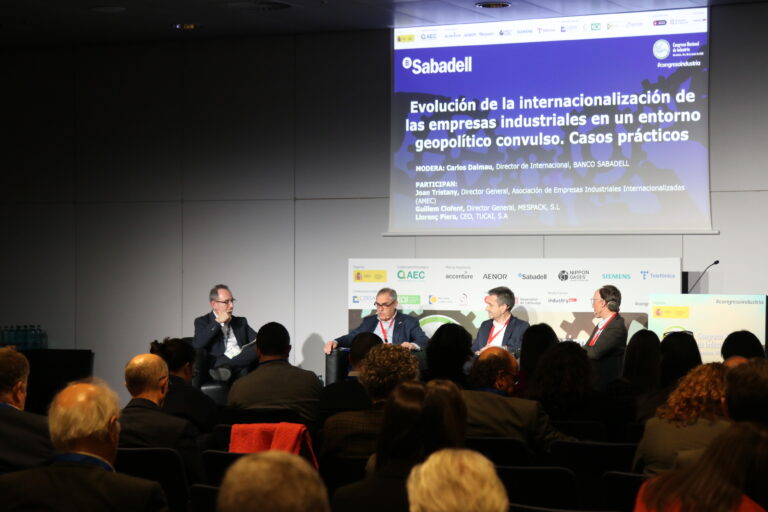 La mesa redonda 'Evolución de la internacionalización de las empresas industriales en un entorno geopolítico convulso' celebrada durante el Congreso