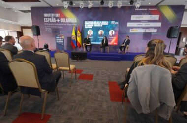 Panel de Discusión 'Más allá del contrato en compensaciones productivas: capacidades que permanecen, tecnologías que transforman'. Firma: Infodefensa