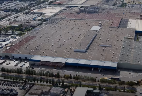 Instalaciones de la antigua planta de Nissan en la Zona Franca de Barcelona, ahora reconvertidas en Ebro Factory. Firma: Ebro
