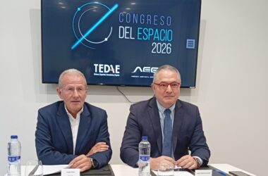 El vicepresidente de espacio de Tedae, Jorge Potti (izquierda) y el director general de la Agencia Espacial Española, Juan Carlos Cortés, durante la presentación del Congreso del Espacio de Madrid 2026. Firma: Industry Talks