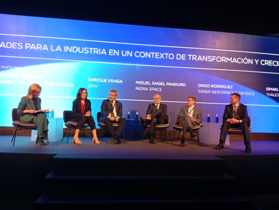 Desde la izda.: Laura Blanco (Capital Radio); Raquel González (Airbus Space Systems); Enrique Fraga (GMV); Miguel Ángel Panduro (Indra Space); Diego Rodríguez (Sener Aerospace & Defence); e Ismael López (Thales Alenia Space). Firma: Industry Talks