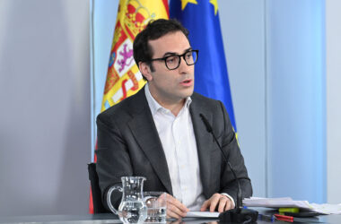 Carlos Cuerpo, ministro de Economía, Comercio y Empresa, en rueda de prensa tras Consejo de Ministros.