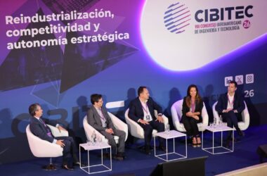 Mesa redonda sobre la industrialización de la construcción en Cibitec 2026. Firma: industry TALKS