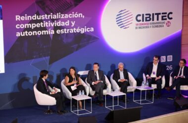 Mesa redonda sobre 'Gestión del talento' en Cibitec26. desde la izda. el moderador, Ignacio Azaña, estudiante del Máster en Ingeniería Industrial de la Escuela Técnica Superior de Ingenieros Industriales (Etsii)-Universidad Politécnica de Madrid (UPM); Pilar Blázquez, 'talent & culture manager' de Ayesa Engineering; Óscar Leyenda, director de ¡operations people development' de Técnicas Reunidas; Juan Luis Castillo, director de estrategia, desarrollo y estudios de Aqualia; José Sáenz, responsable de talento y formación de Iberdrola; y Raúl Herrero, 'partner' en Boyden y presidente de la Comisión de Desarrollo del Talento del Colegio Oficial de Ingenieros Industriales de Madrid (Coiim). Frima: Industry Talks