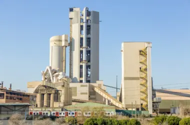 Fábrica de Cementos Molins en Sant Vicenç dels Horts (Barcelona), la planta más grande de la compañía en España. Firma: Cementos Molins