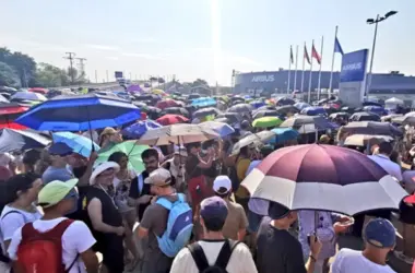 Protestas de empleados de la compañía aeronáutica, espacial y de defensa Airbus en la entrada de su complejo principal, en Getafe (Madrid). Firma: Industry Talks